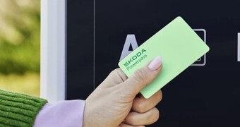 3. Zkontrolujte si nabíjecí kabel a kartu